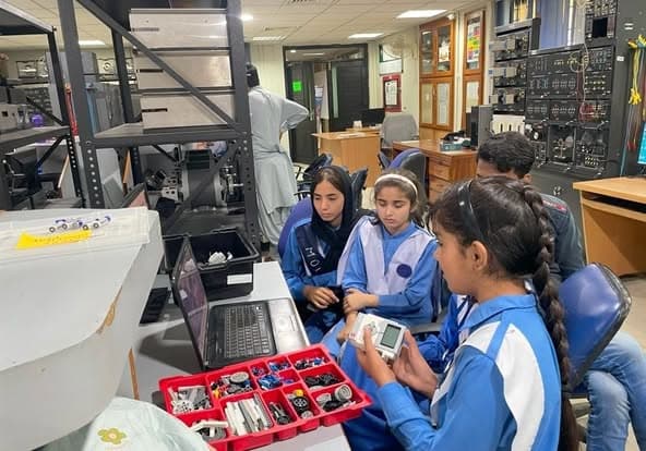 Tech Titan Robotics Competition: Igniting Innovation Under the 75 Coding Fellows Project
